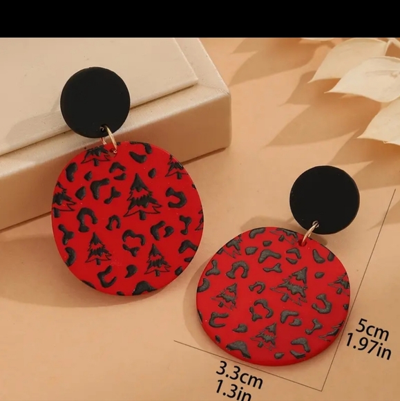 BRAND NEW HOLIDAY LEOPARD PATTERN EARRINGS - Picture 2 of 2